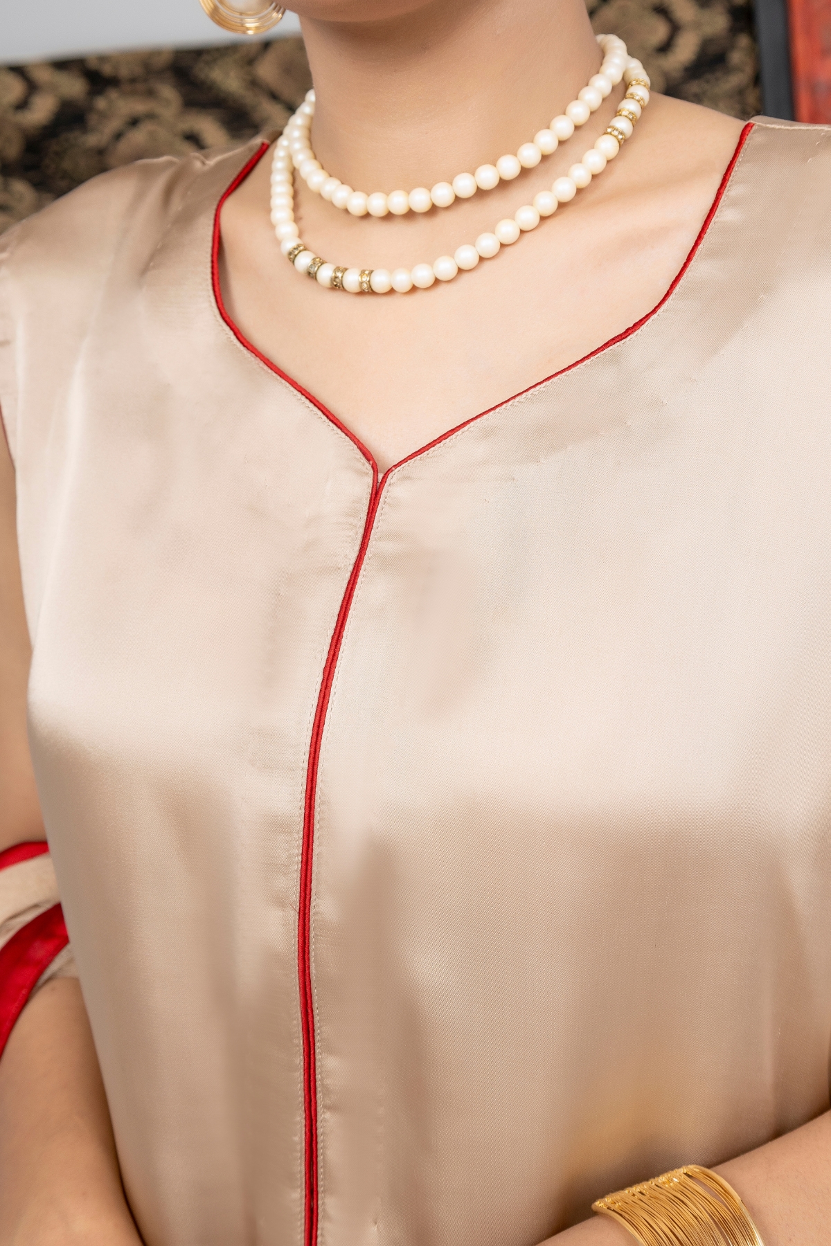Golden Aura Ensemble – Silk Kurta with Red-Trimmed Sheer Dupatta - Image 9